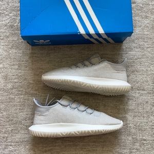 New Adidas original big kids size 7 tubular shadow running shoes